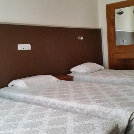 Pensao Lourenco Curia Habitación foto