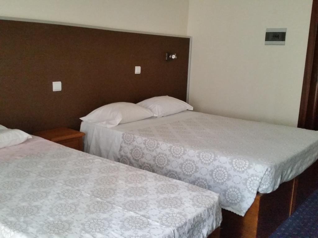 Pensao Lourenco Curia Habitación foto